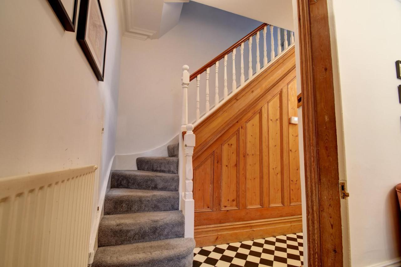 Spacious Victorian Townhouse Near Hcc With Off Street Parking ฮาร์โรเกต ภายนอก รูปภาพ